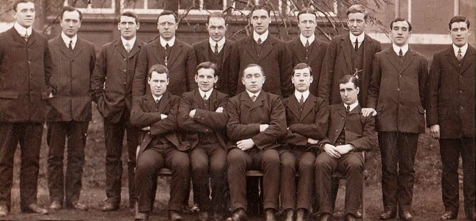 Celtic Team Line-Up 1910-11 - Pic